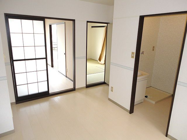 居室・リビング　明るいダイニング