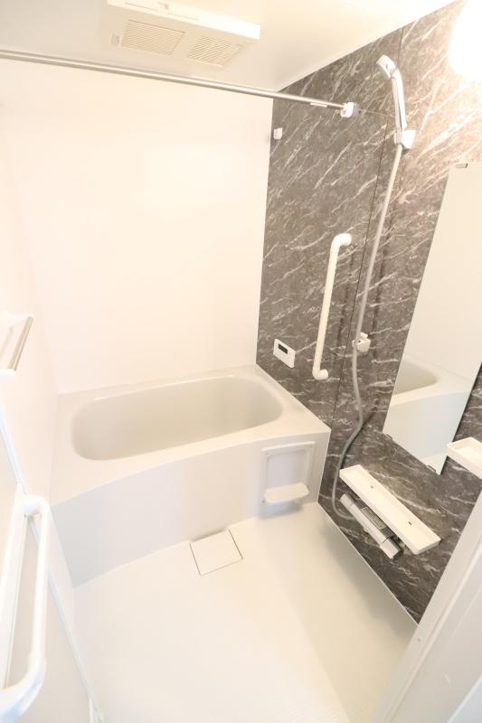 バス・シャワールーム　浴室乾燥機付き