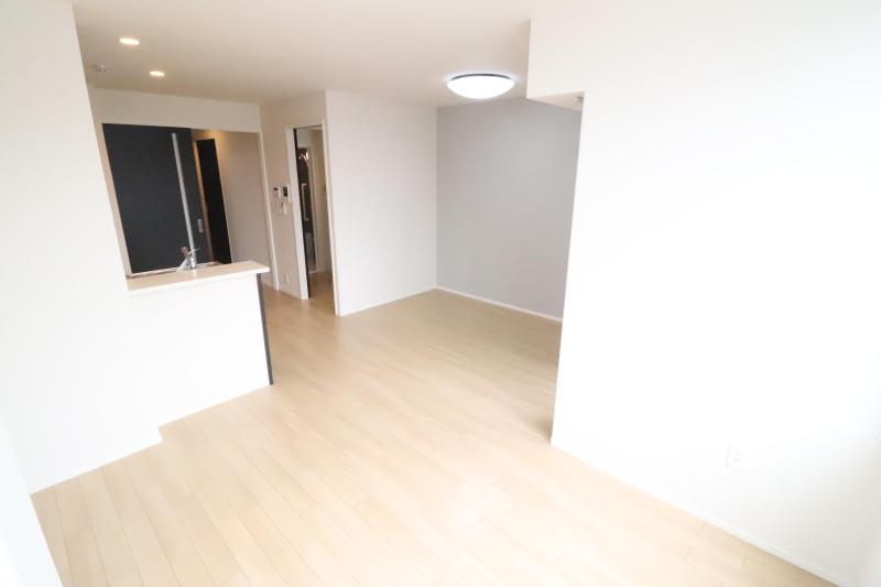 居室・リビング　広さ１２．８帖のリビング