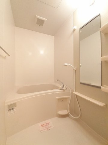 バス・シャワールーム　落ち着いた空間のお風呂です