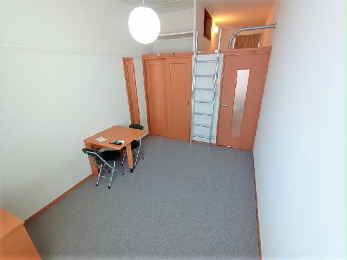 居室・リビング　家電・家具付きのお部屋です。