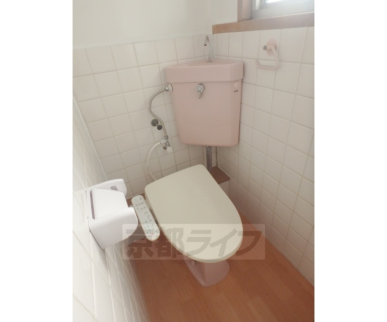 トイレ　清潔感のあるお手洗いです。