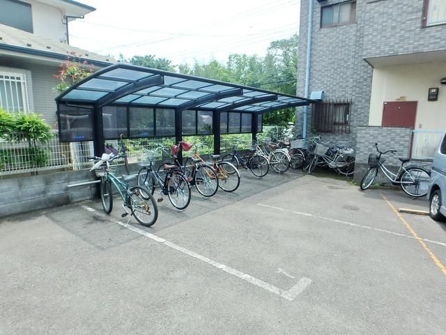 駐車場　★屋根付き駐輪場★