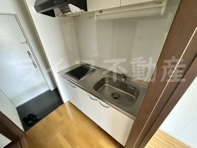 キッチン　コンパクトなキッチンで掃除もラクラク