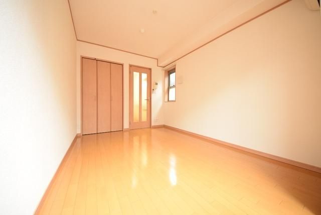 居室・リビング　6.0帖の明るいお部屋です