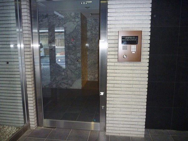 エントランス　ゆとりのあるエントランスです