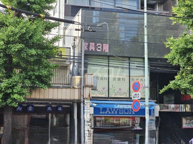 コンビニ　ローソン 新中野駅前店（コンビニ）まで221m