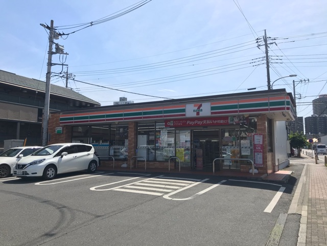 コンビニ　セブンイレブン（コンビニ）まで400m