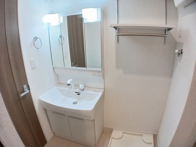 洗面設備　スペースが確保できる洗面所です