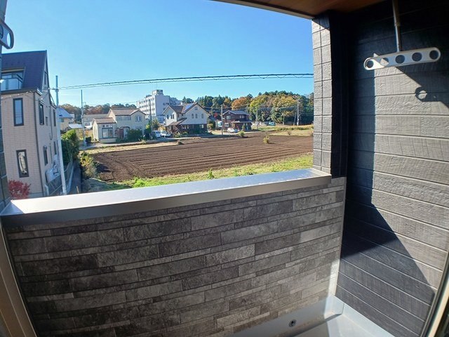 バルコニー　開放的で明るい空間を演出してくれるバルコニーです