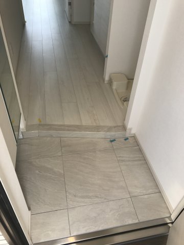 玄関　収納もある玄関です