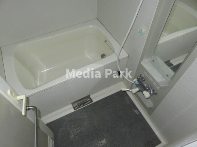 バス・シャワールーム　同物件別のお部屋の写真です。参考写真です。