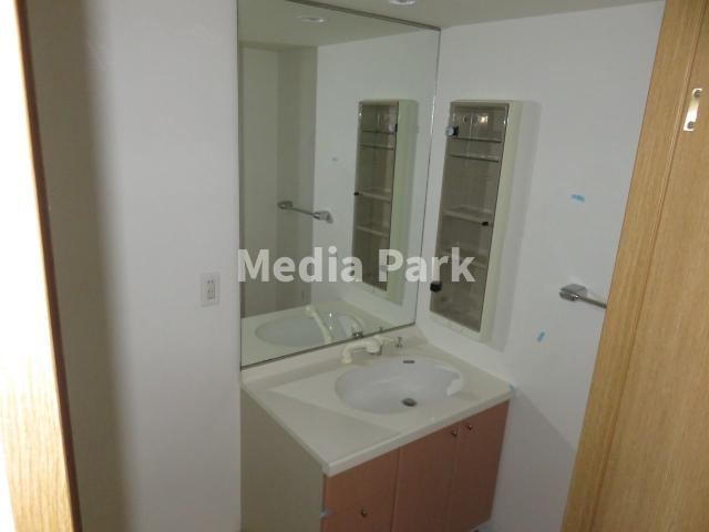洗面設備　同物件別のお部屋の写真です。参考写真です。