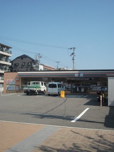コンビニ　セブンイレブン 神戸二葉町店（コンビニ）まで410m