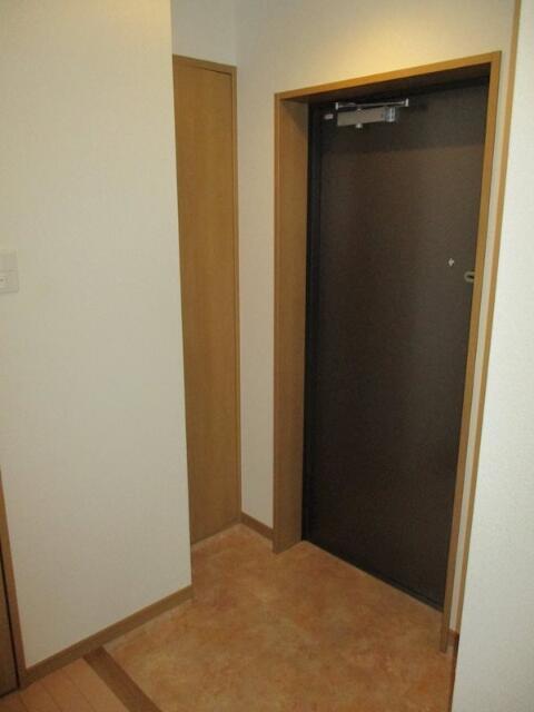 玄関　収納もある玄関です