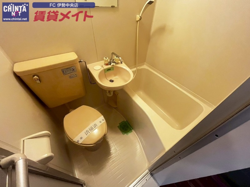 バス・シャワールーム　同物件別部屋写真