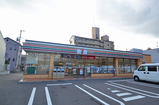 コンビニ　セブンイレブン広島楠木3丁目店（コンビニ）まで298m