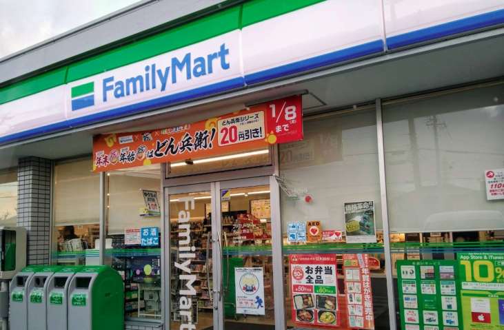 コンビニ　ファミリーマート　犬山上野店（コンビニ）まで500m