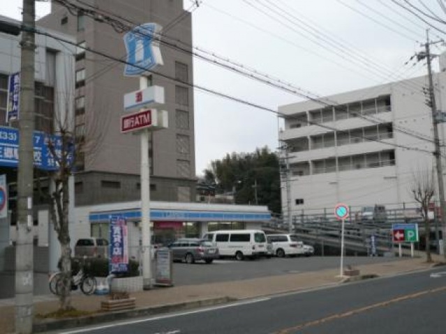 コンビニ　ローソンJR三郷駅前店（コンビニ）まで1063m