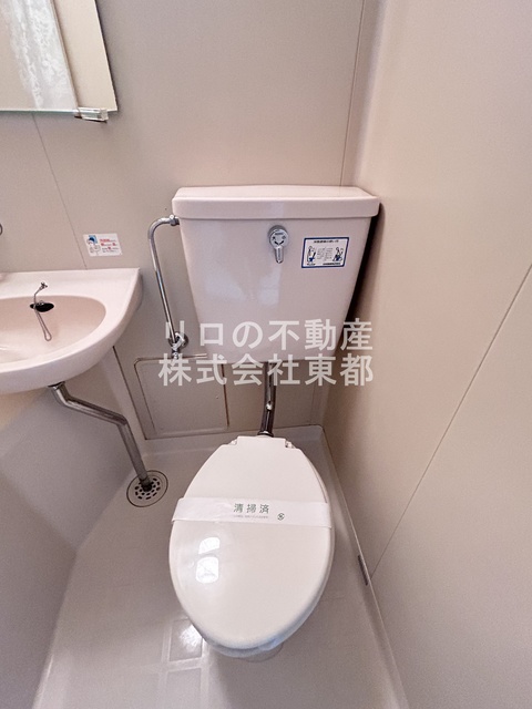 トイレ　白を基調とした空間で清潔感のあるトイレです♪