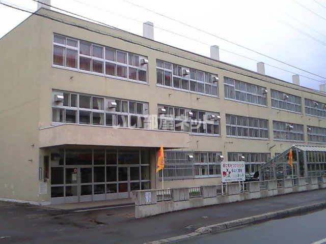 小学校　羊丘小学校（小学校）まで783m