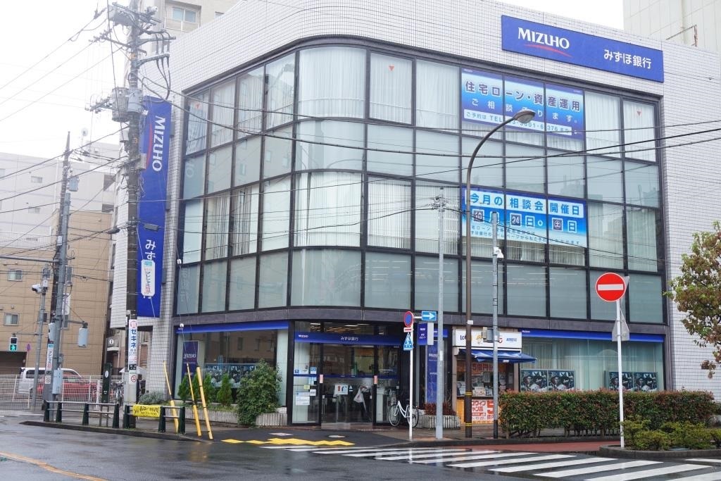 銀行　みずほ銀行綾瀬支店（銀行）まで401m