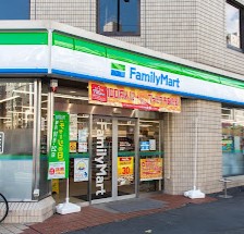 コンビニ　ファミリーマート 目黒東山一丁目店（コンビニ）まで80m