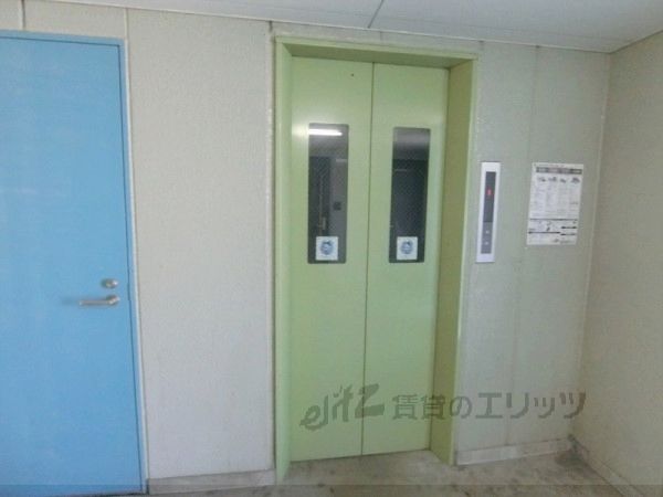 ロビー　エレベーター