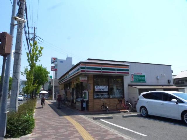 コンビニ　セブンイレブン（コンビニ）まで594m