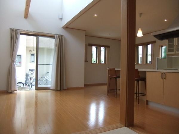 その他　明るいリビングです