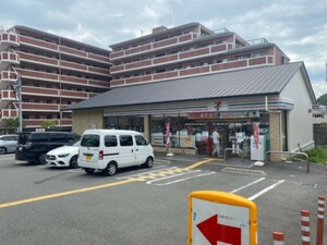 コンビニ　セブンイレブン伏見深草墨染町店（コンビニ）まで548m