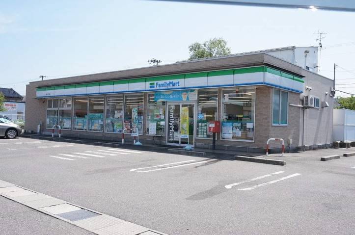 コンビニ　ファミリーマート（コンビニ）まで1205m