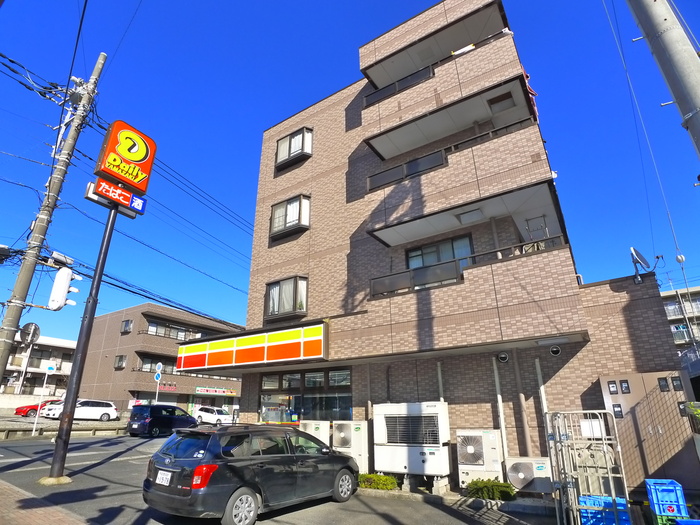 コンビニ　デイリーヤマザキ（コンビニ）まで149m