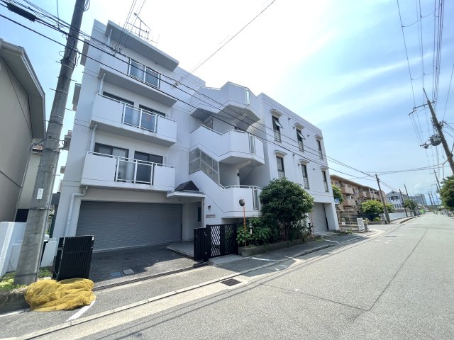 建物外観　モニター付きインターホンで安心です♪