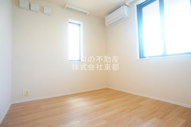 その他部屋・スペース　２面採光なので、明るく風通しのよい過ごしやすいお部屋です♪