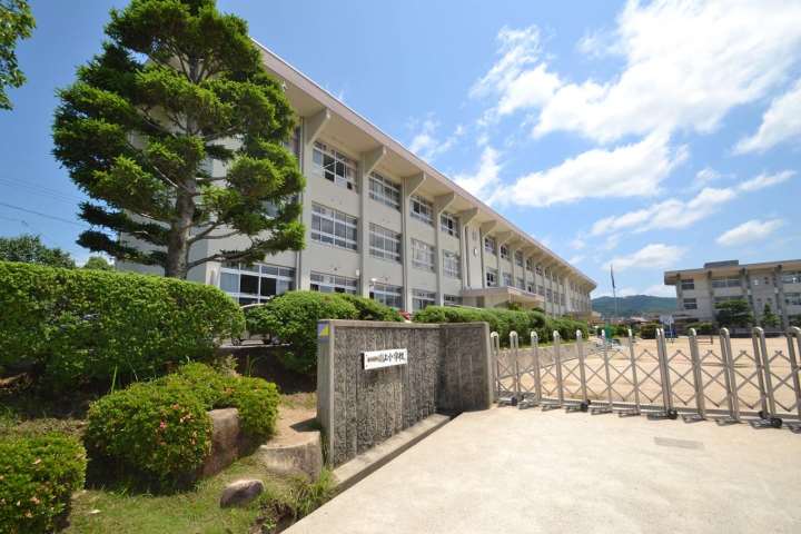 小学校　川上小学校（小学校）まで1200m