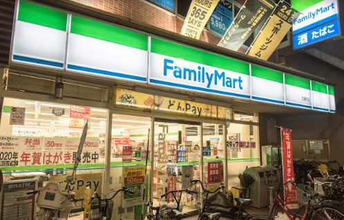 コンビニ　ファミリーマート 花園町店（コンビニ）まで200m