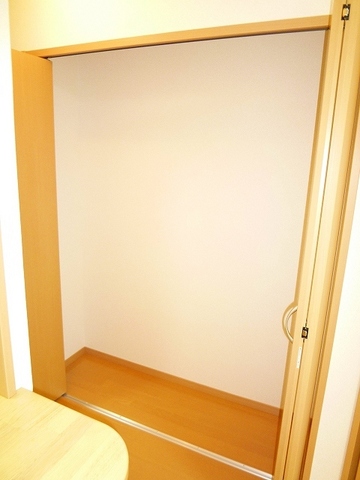 その他　キッチン横の収納★