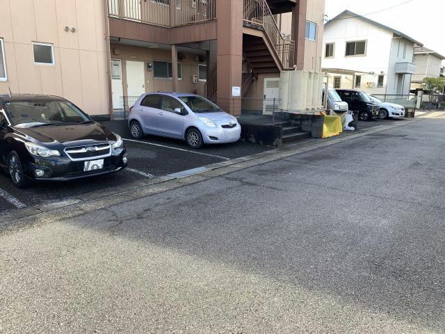 駐車場　駐車場