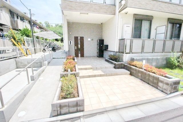 エントランス　★お部屋探しはタウンハウジング高幡不動店まで★
