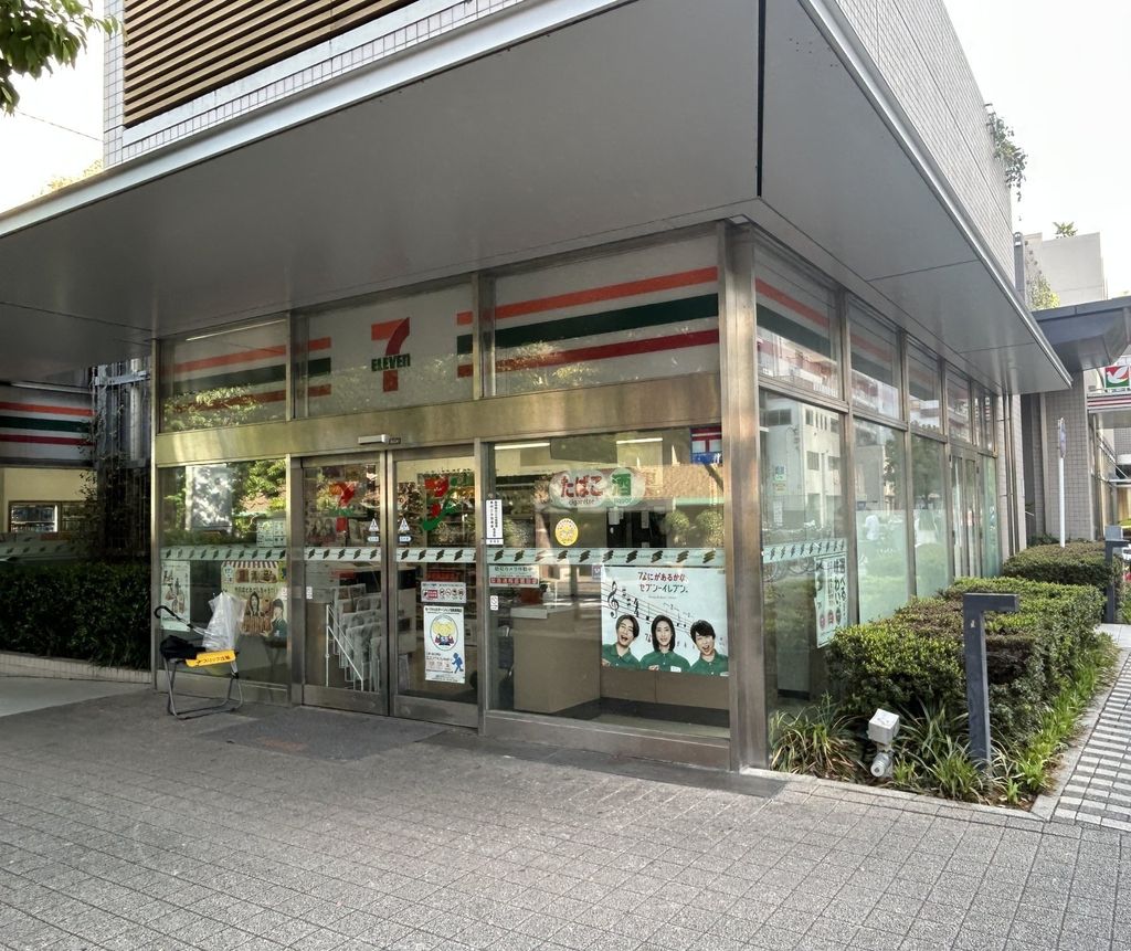 コンビニ　セブン-イレブン 新宿富久町店（コンビニ）まで80m