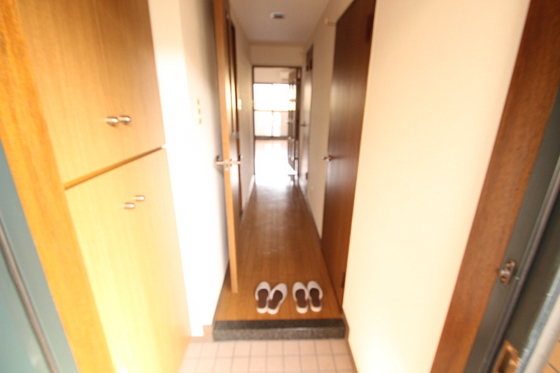 玄関　※別の号室のお部屋になります。
