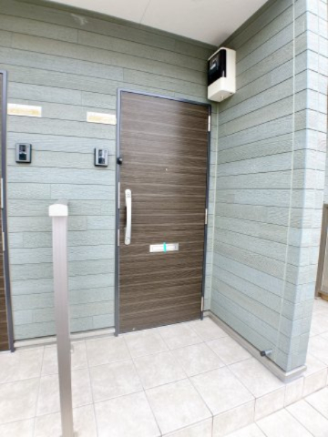 玄関　別部屋同間取りのお写真となります。参考にご覧くださいませ。