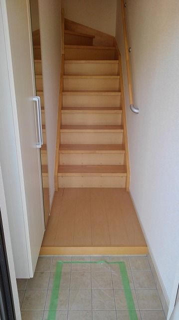 玄関　うどん県のお部屋探しはうどん不動産へ うどんちゃんとLINE