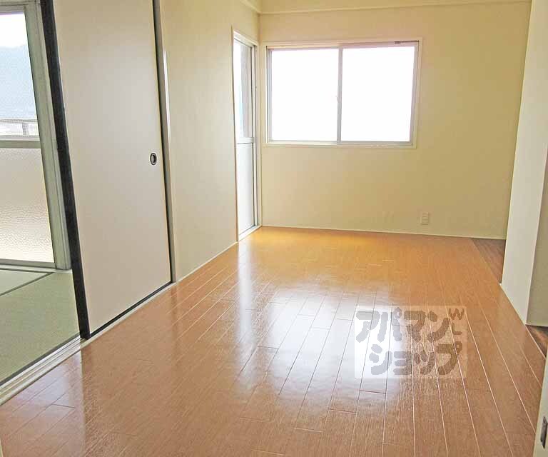 居室・リビング　日当たりの良いお部屋です。