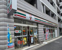 コンビニ　セブンイレブン千代田鍛冶町2丁目店（コンビニ）まで1m