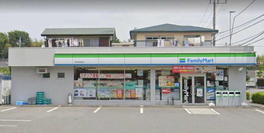コンビニ　ファミリーマート（コンビニ）まで225m