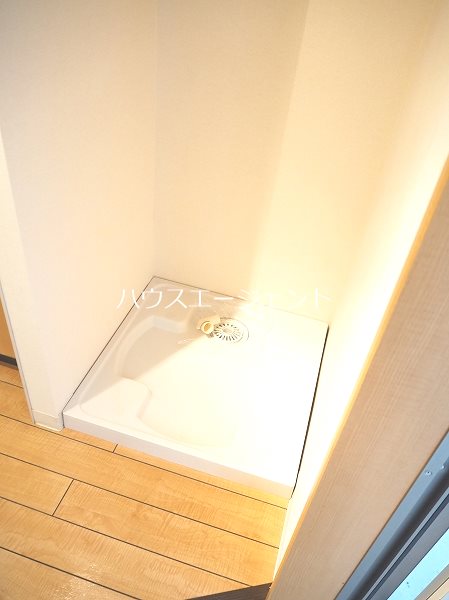 洗面設備　室内に洗濯機置き場完備