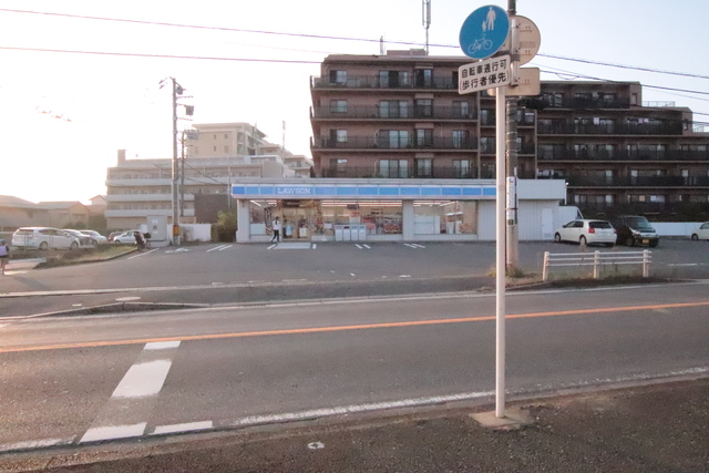 コンビニ　ローソン（コンビニ）まで120m