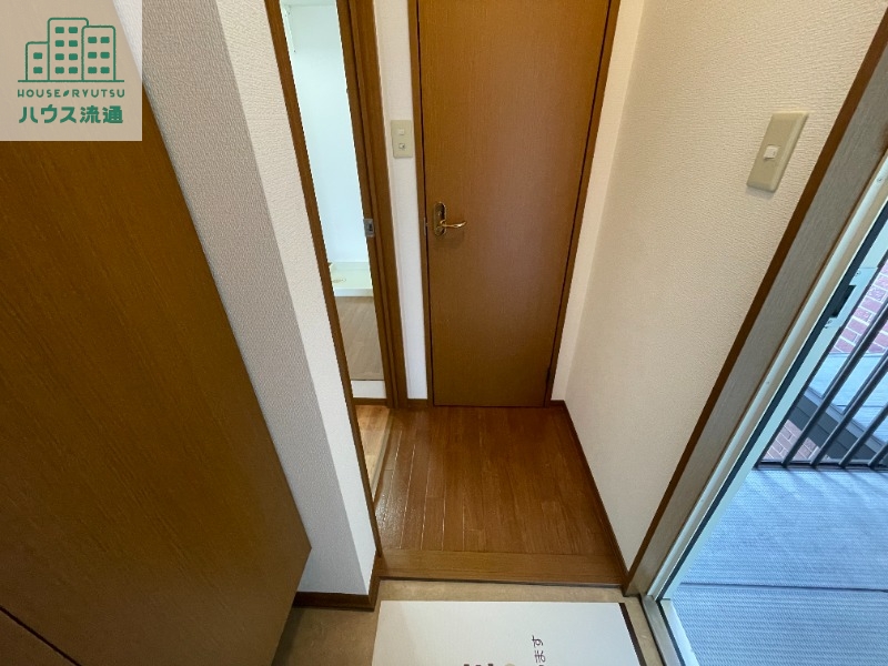 玄関　※別号室の写真です